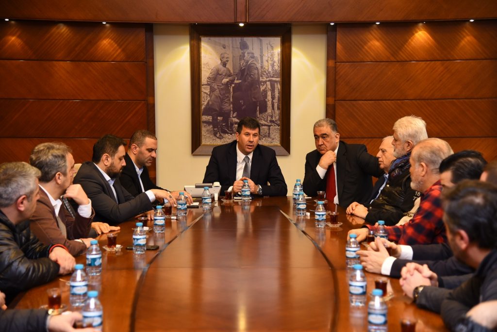 Kadıköy Belediye Başkanı Şerdil Dara Odabaşı ile makamında çarşımızın geliştirilmesi için birlikte hareket edilmesi konusunda görüş birliği